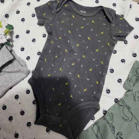 3M Dino Lot- 3 pants, 6 onesies Sweater&Sleeper - Picture 10 of 12